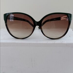 Chic Green Sunglasses